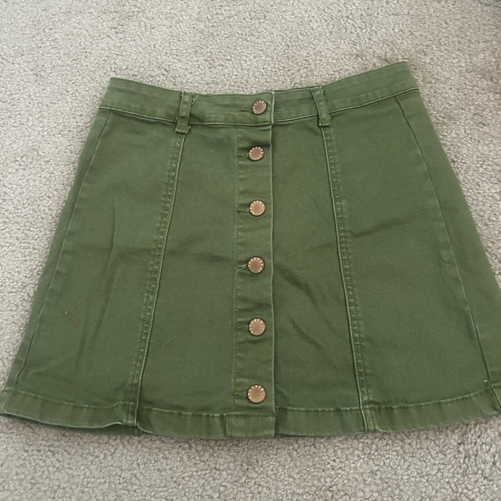Forever 21 Army green 6 button skirt 27